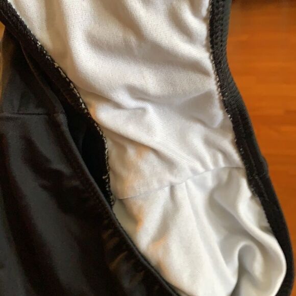 Medium one piece swimsuit - Picture 5 of 5